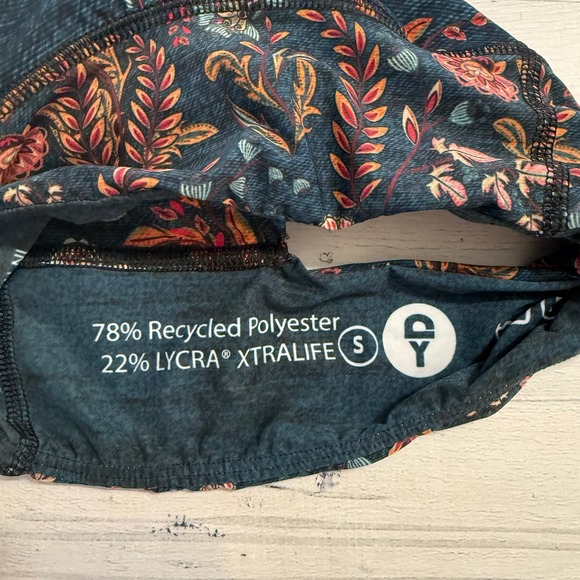 Yoga Democracy festival denim printed crop legging and top women's small NEW - Picture 5 of 12